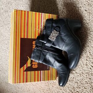 Geo Reino leather boots. Black. Size 36.